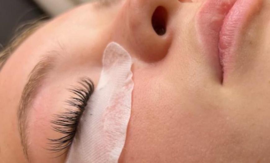 Image 2: Classic or Volume Set of Eyelash Extensions at You On Crown