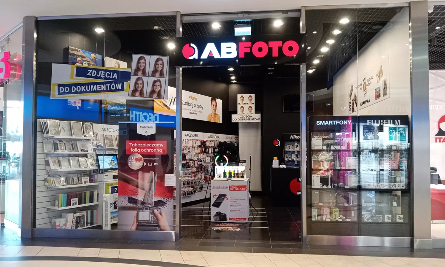 Zabezpiecz ekrany swoich urządzeń elektronicznych folią ochronną w kilkunastu salonach AB Foto