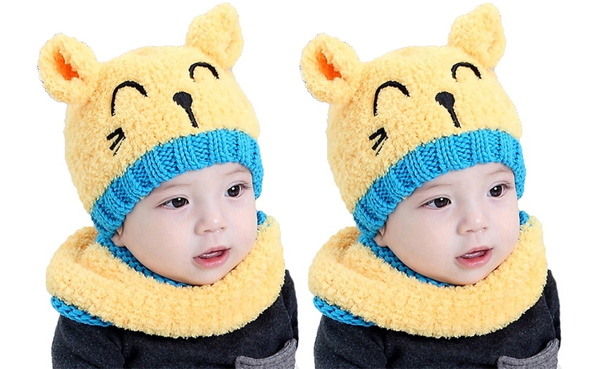 Image 7: Baby Bear Beanie and Scarf Set