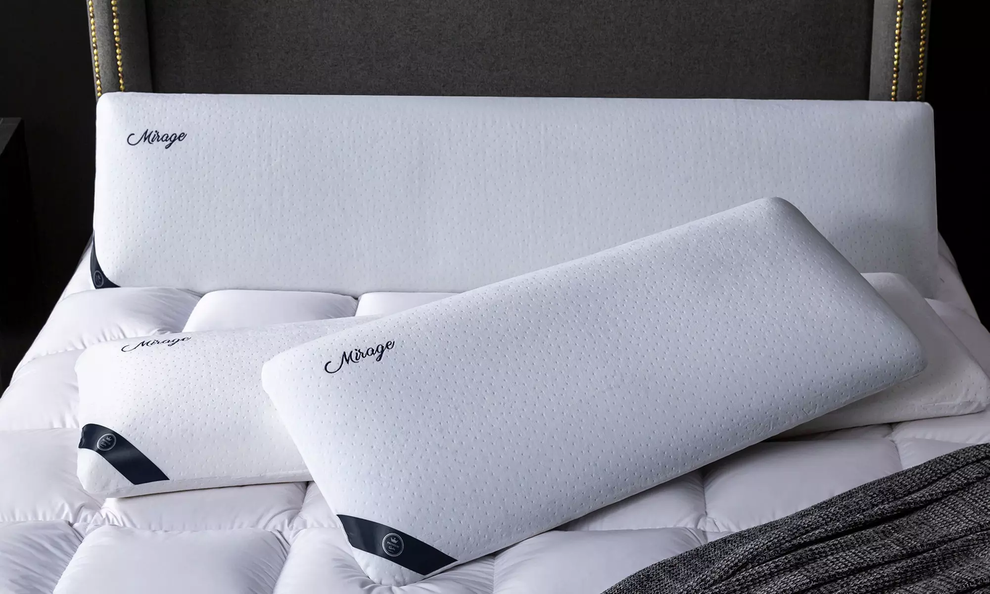 Almohada de espuma con memoria de forma de Sampur perforada (antitranspirante), con entrega gratuita - Primary Image