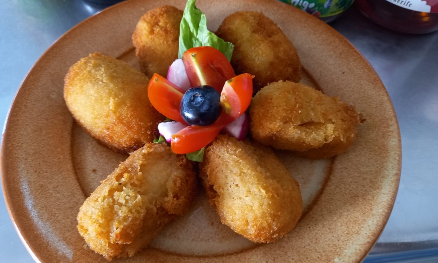 Image 1: Menú canario en Restaurante Guachinche Vi la Flor de Chasna
