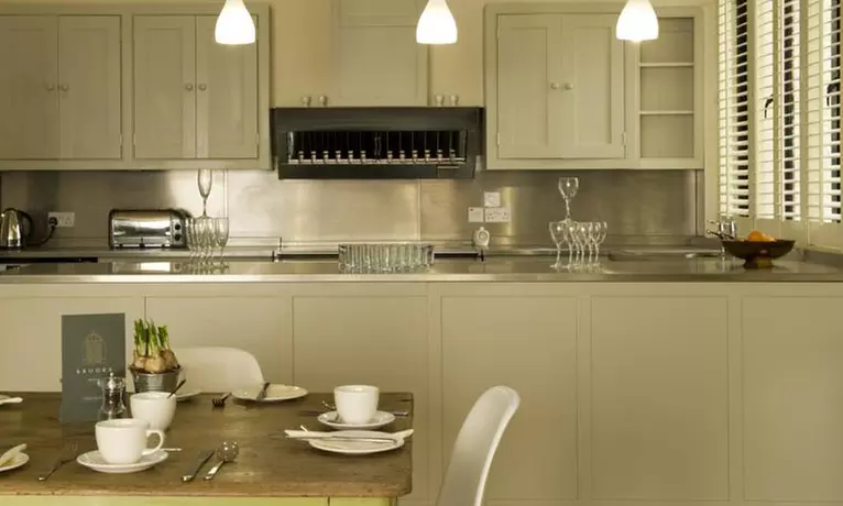 4* Bristol: Double or Twin Room Stay with Breakfast, Prosecco & More