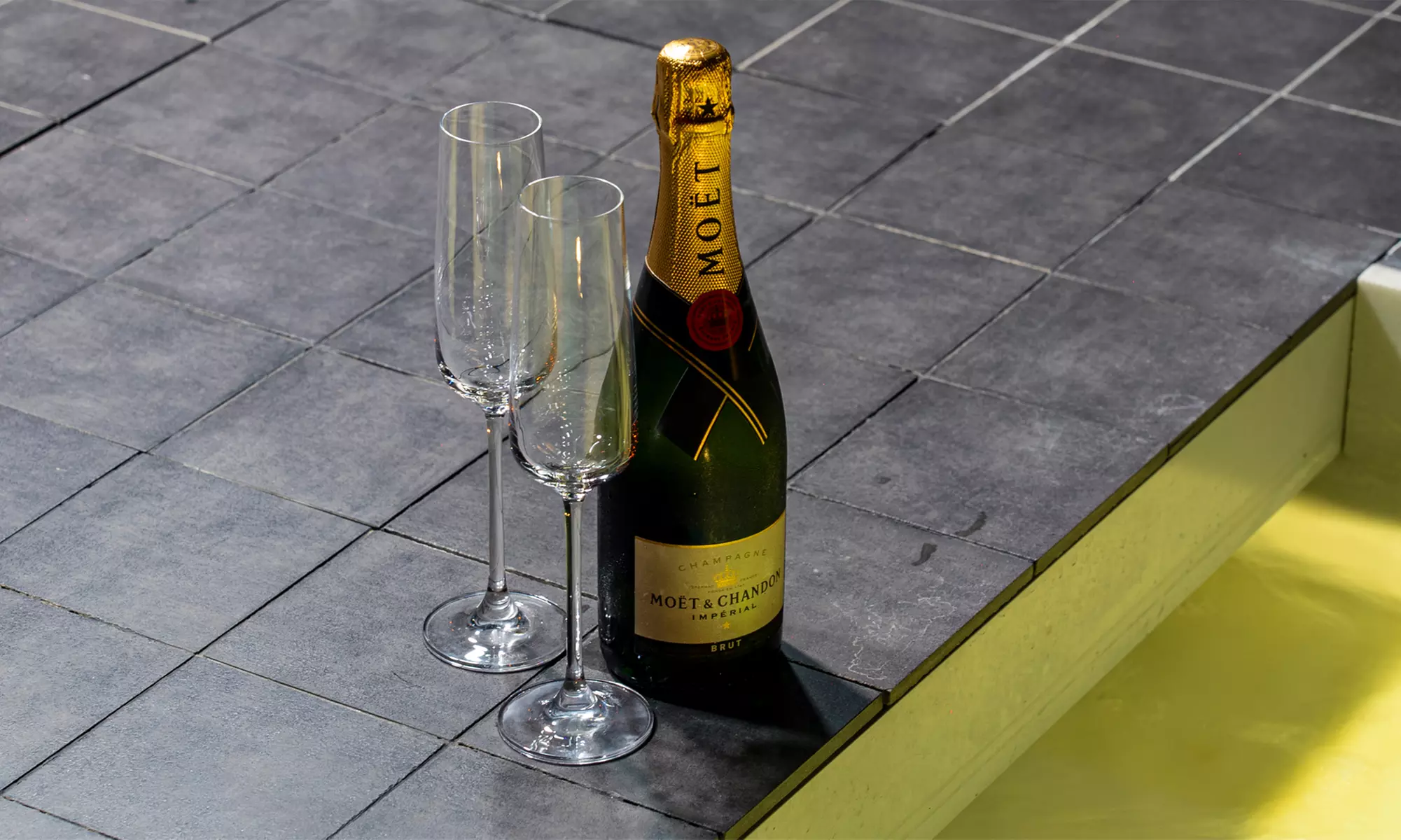 Circuito spa con copa o botella de cava y tratamiento extra para 2