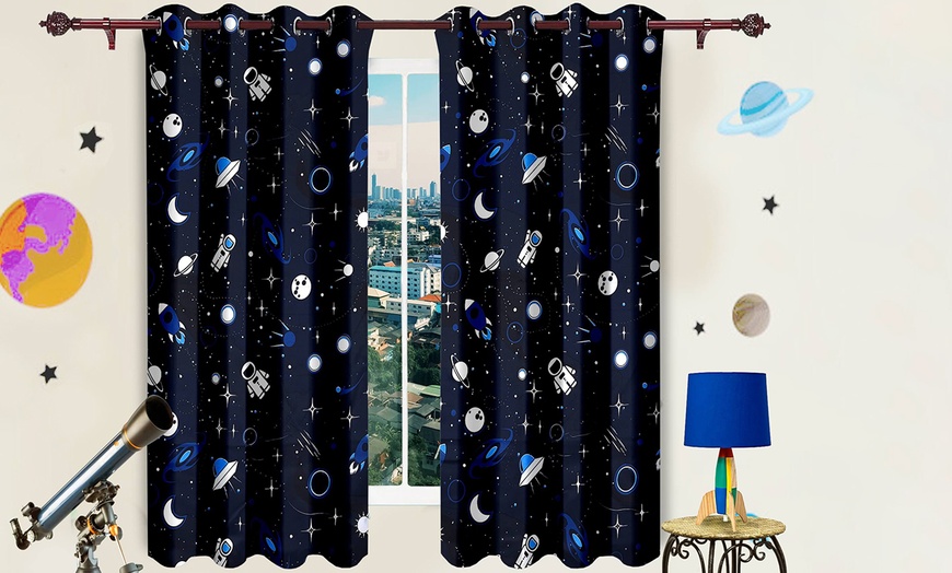 Image 11: Glow-In-The-Dark Curtains