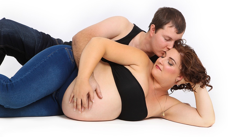 Image 14: Maternity photoshoot with an soft copies on USB
