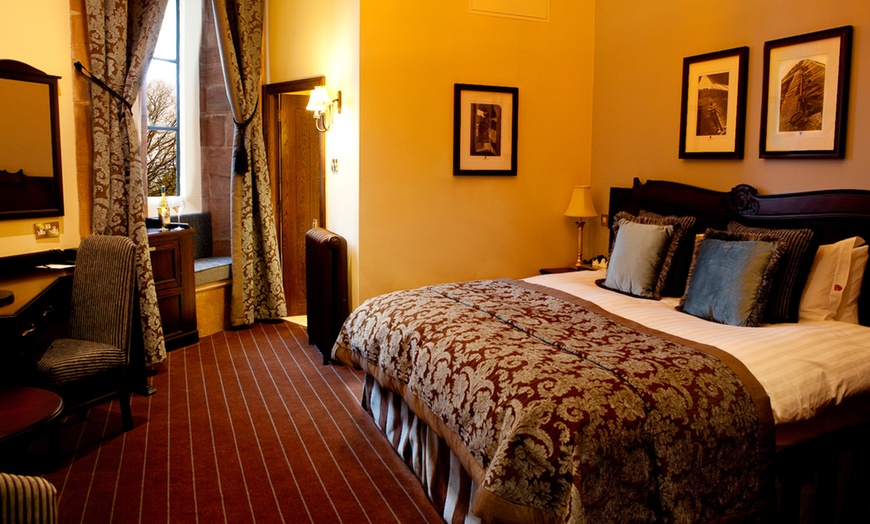 Image 2: Cheshire: 4* Classic Room Stay with Dinner