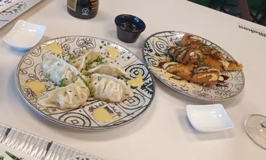 Image 8: De Sevilla a Japón en un pispás: menú de sushi para 2 o 4 personas