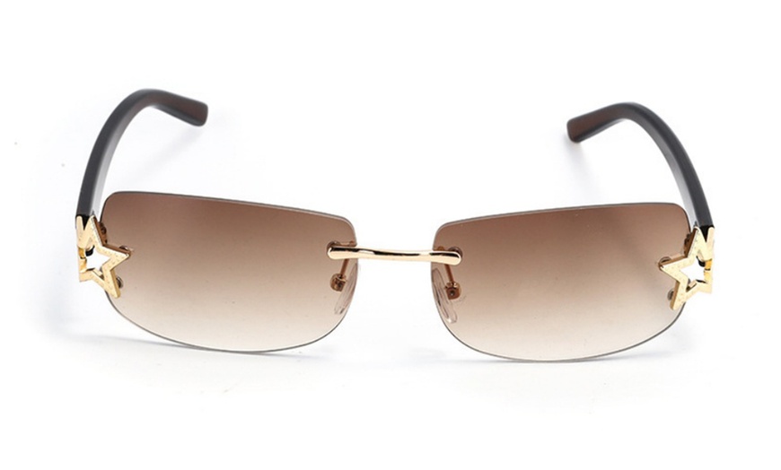 Image 4: Metal Five-pointed Star Fashionable Oval Sunglass