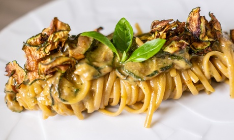 Un primo e un secondo della tradizione sorrentina d'asporto dal ristorante Benvenuti In Casa