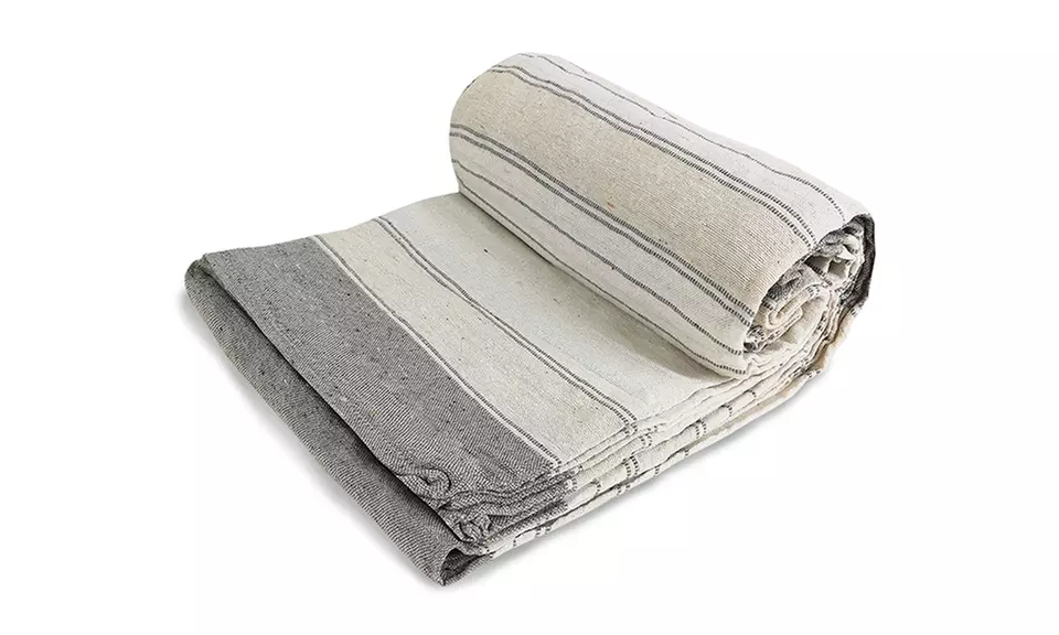 Sofabezug und Tagesdecke aus natürlicher recycelter Baumwolle