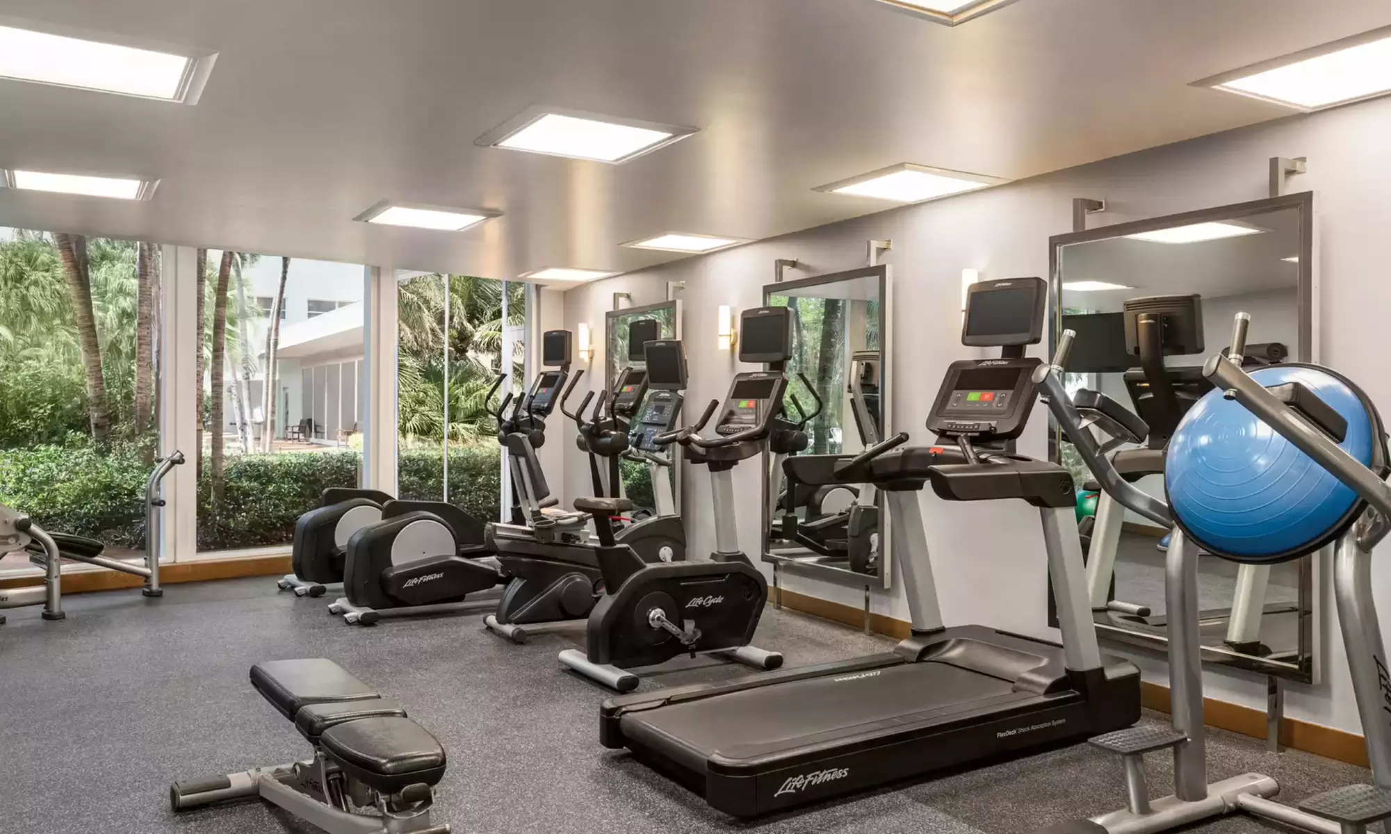 4-Star Resort in Miami Beach | Oceanfront Luxury & Heritage Pool