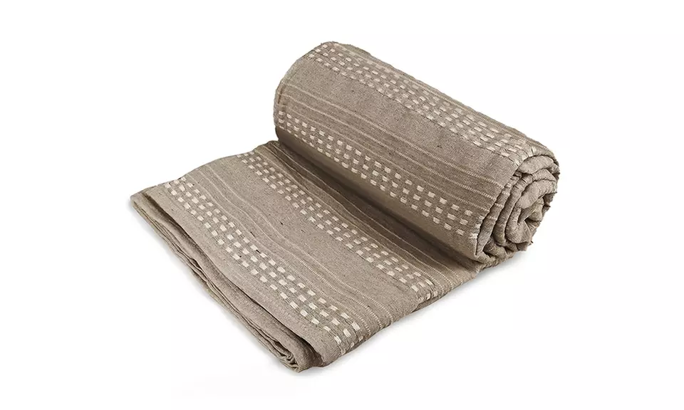 Sofabezug und Tagesdecke aus natürlicher recycelter Baumwolle