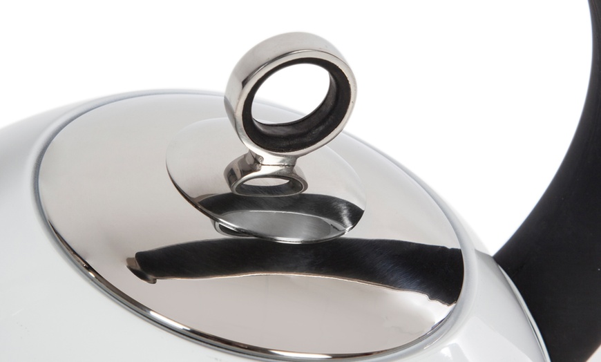 Image 7: Morphy Richards Whistling Kettle