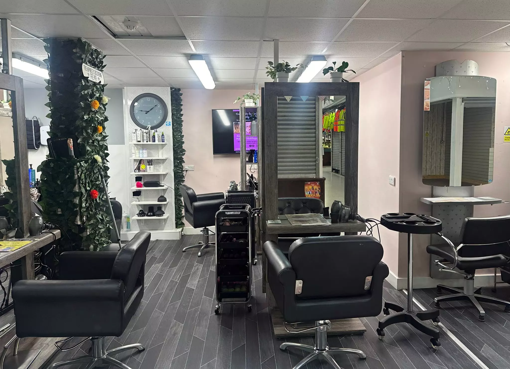 Up to 65% Off on Salon at Kathryn @ Creme de la Creme