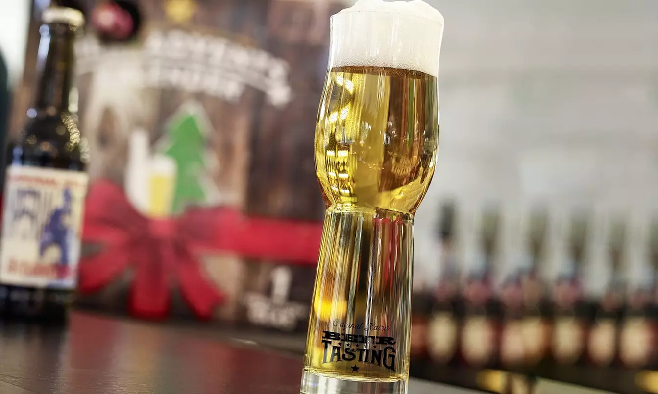 Bier-Adventskalender mit 24 Bierspezialitäten, Verkostungsglas, Bierskala und App inkl. Versand - Second Medium