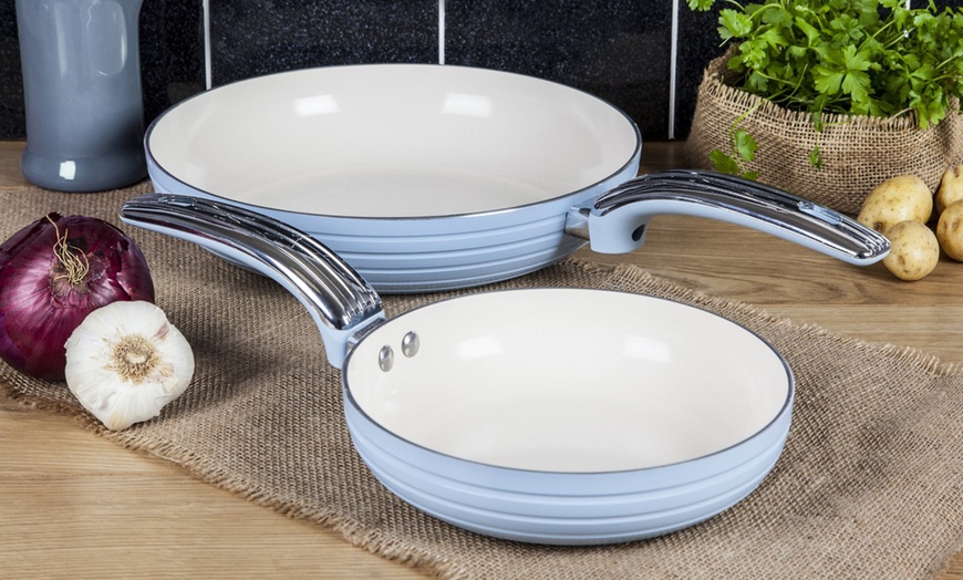 Image 5: Swan Retro Pans Set