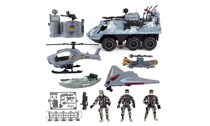 Image 4: Army Men with Military Vehicles Toy Set