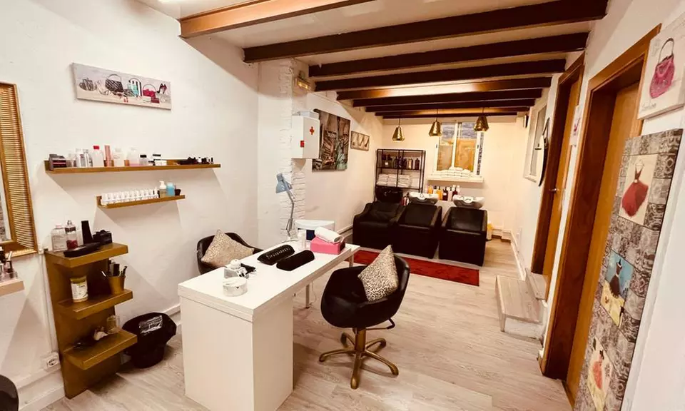 Sesión de peluquería con alisado de keratina brasileño hasta el hombro