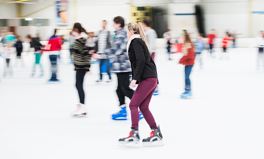 Image 2: Ice Skating with Skate Hire