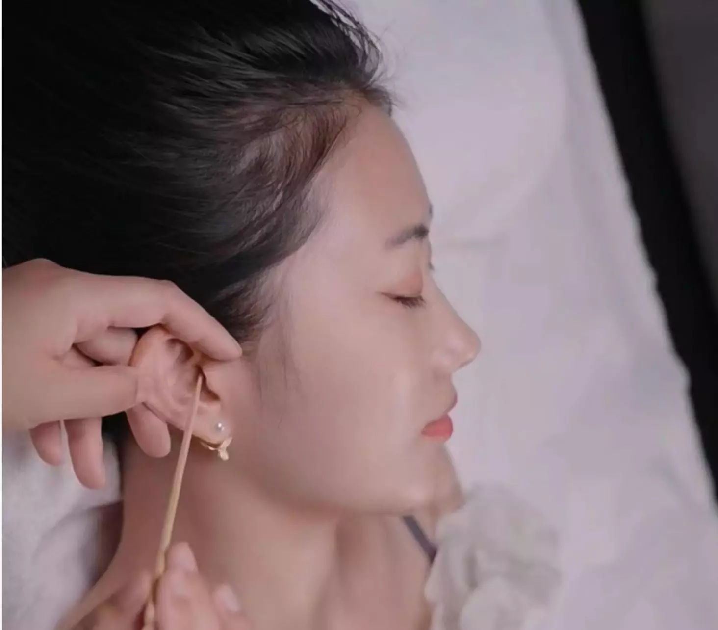 Fris, stralend en verzorgd: facial met nek- en schoudermassage