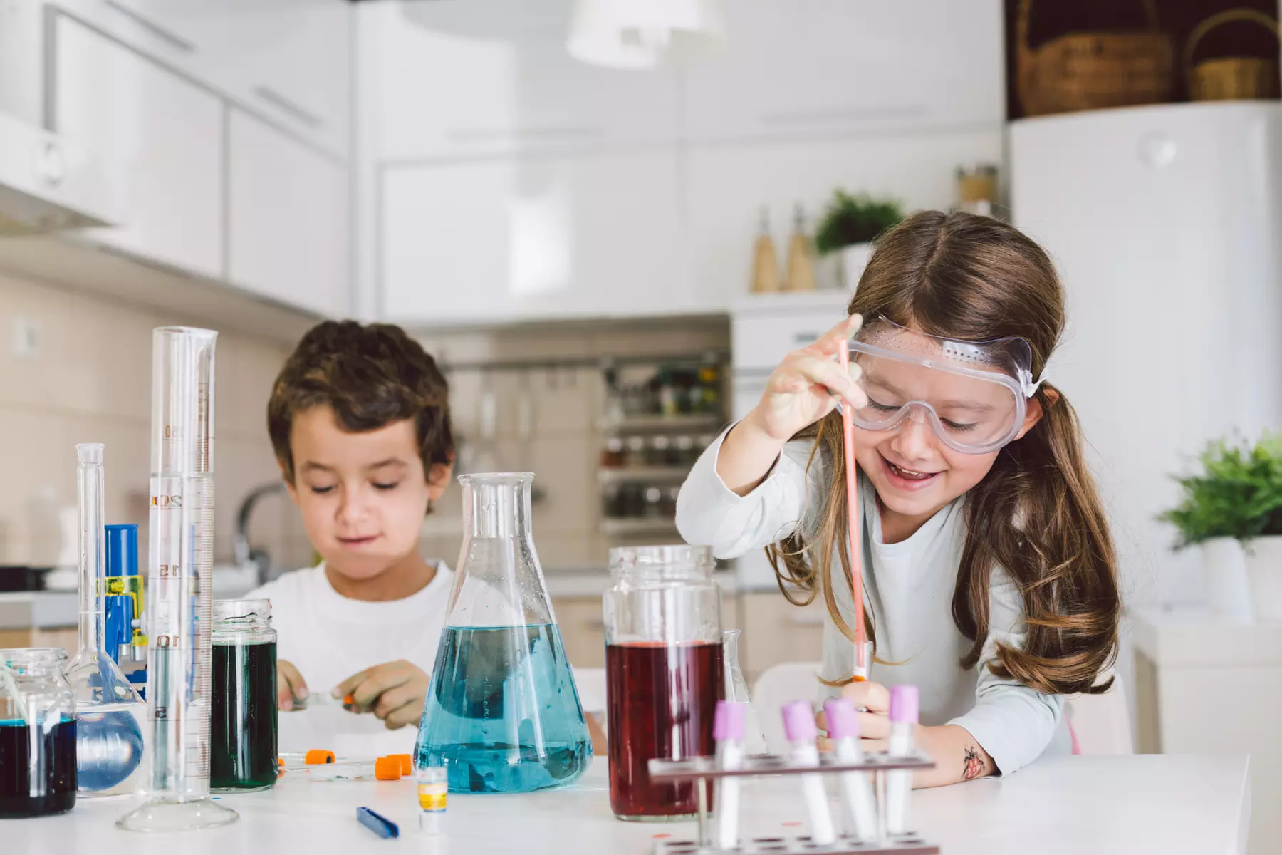 Home science experiments for kids to spark curiosity