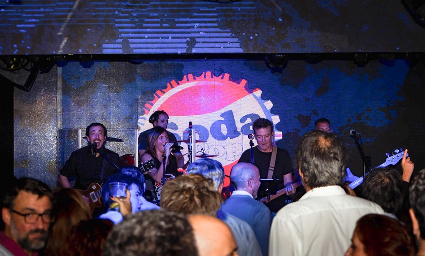 Image 11: Menú de picoteo con show de música en directo para 2 o 4 personas