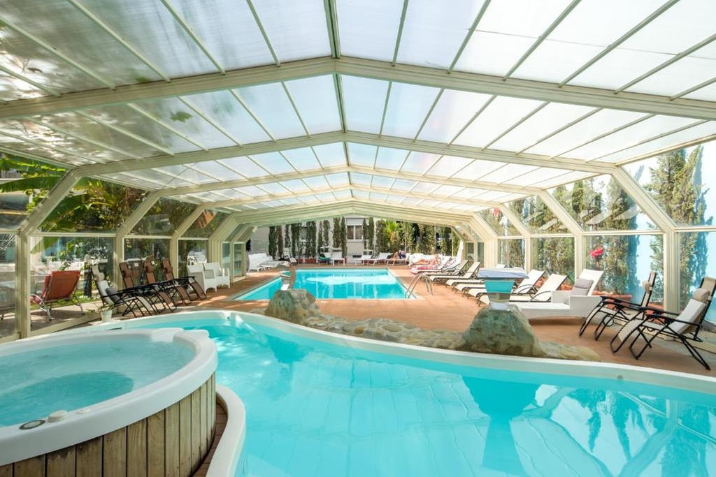 Montecatini Terme 4*: camera doppia o matrimoniale con colazione e Spa