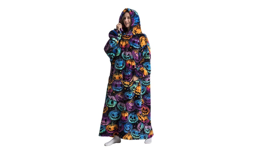 Image 5: Pumpkin-Print Oversized Wearable Hoodie Blanket