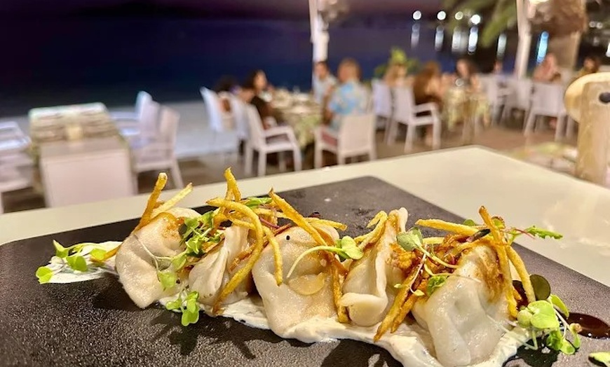 Image 16: Menu de caldero con entrantes, principales, postres y bebidas