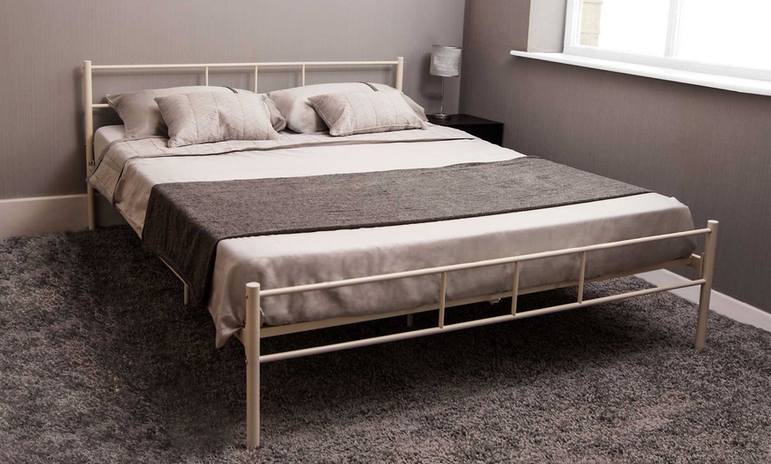 Image 9: Vida Designs Dorset Bedframe
