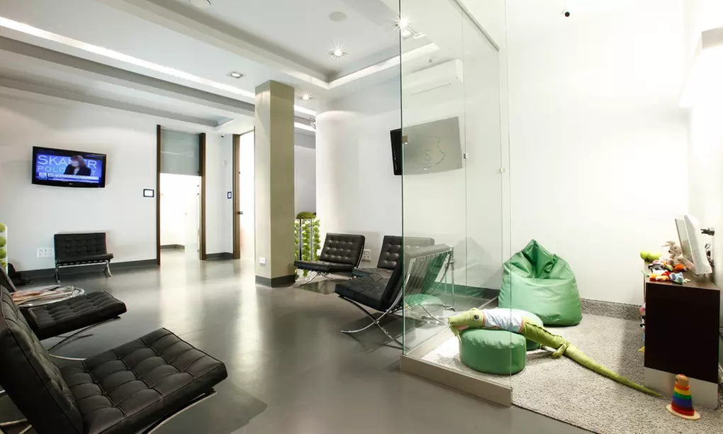 Skaling, piaskowanie, fluoryzacja i więcej dla 1 lub 2 osób