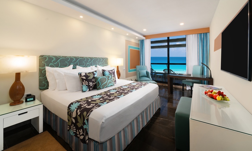 Pyramid Ocean Front Room