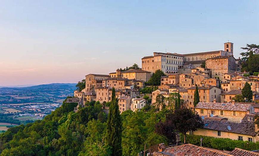 Image 4: Todi, Perugia: soggiorno in camera Superior con colazione e cena