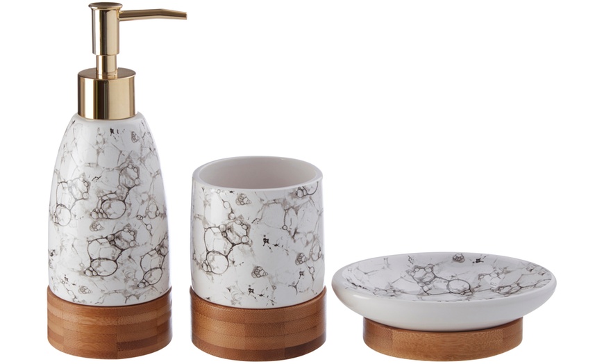 Image 6: Three-Piece Bamboo Bathroom Set