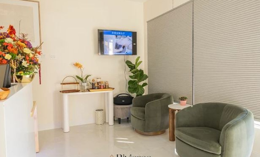 Image 6: Unwind with Head Spa Therapy and Relaxing Full-Body Chair Massage