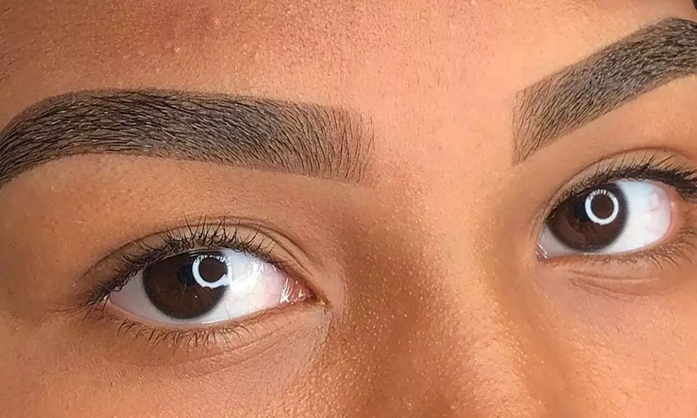 Luce unas cejas perfectas con tratamientos de microblading para 1