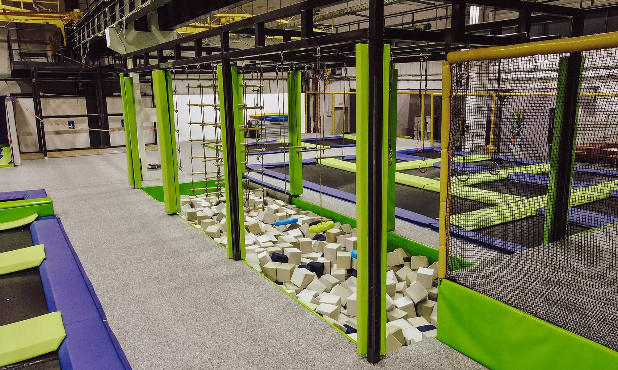 Zapomnij o grawitacji! Wskocz w świat zabawy w 4 parkach trampolin