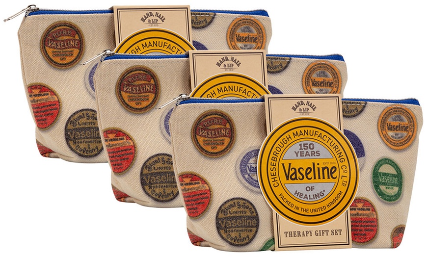 Image 4: Vaseline Beauty Bag Gift Set