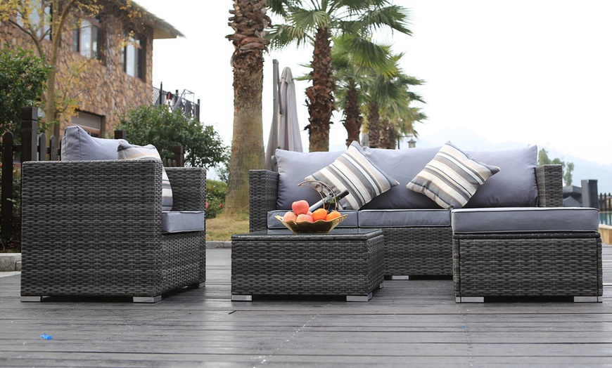 Image 4: Five-Seater Garden Furniture Set
