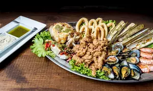 Menú de parrillada de carne o mariscada para 2 personas en Tasca Las Dehesas