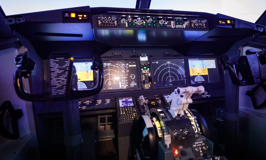 Image 15: Zostań pilotem i zasiądź za sterami symulatora: Boeing 737 i inne