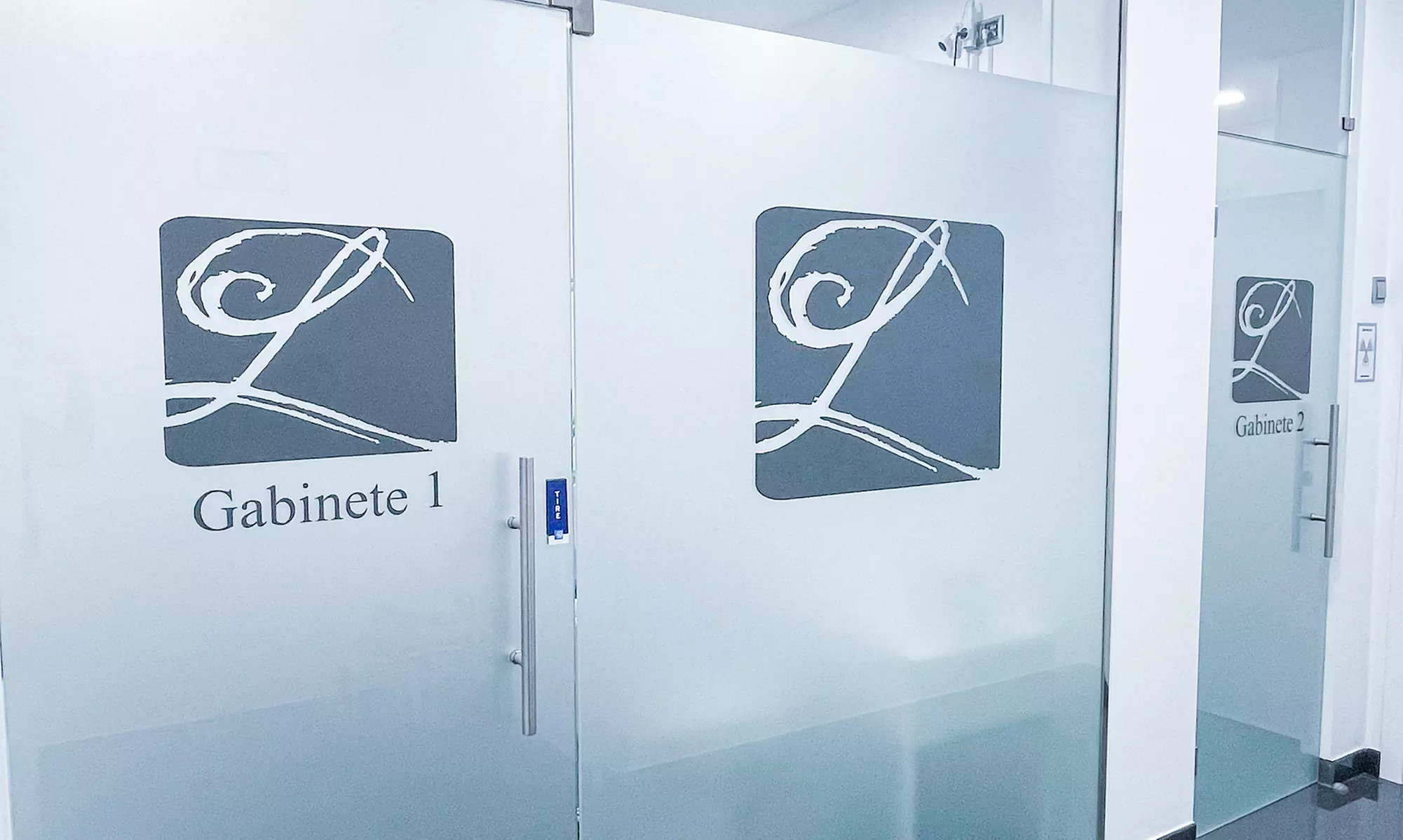 Limpieza bucal con ultrasonidos y opción a blanqueamiento dental