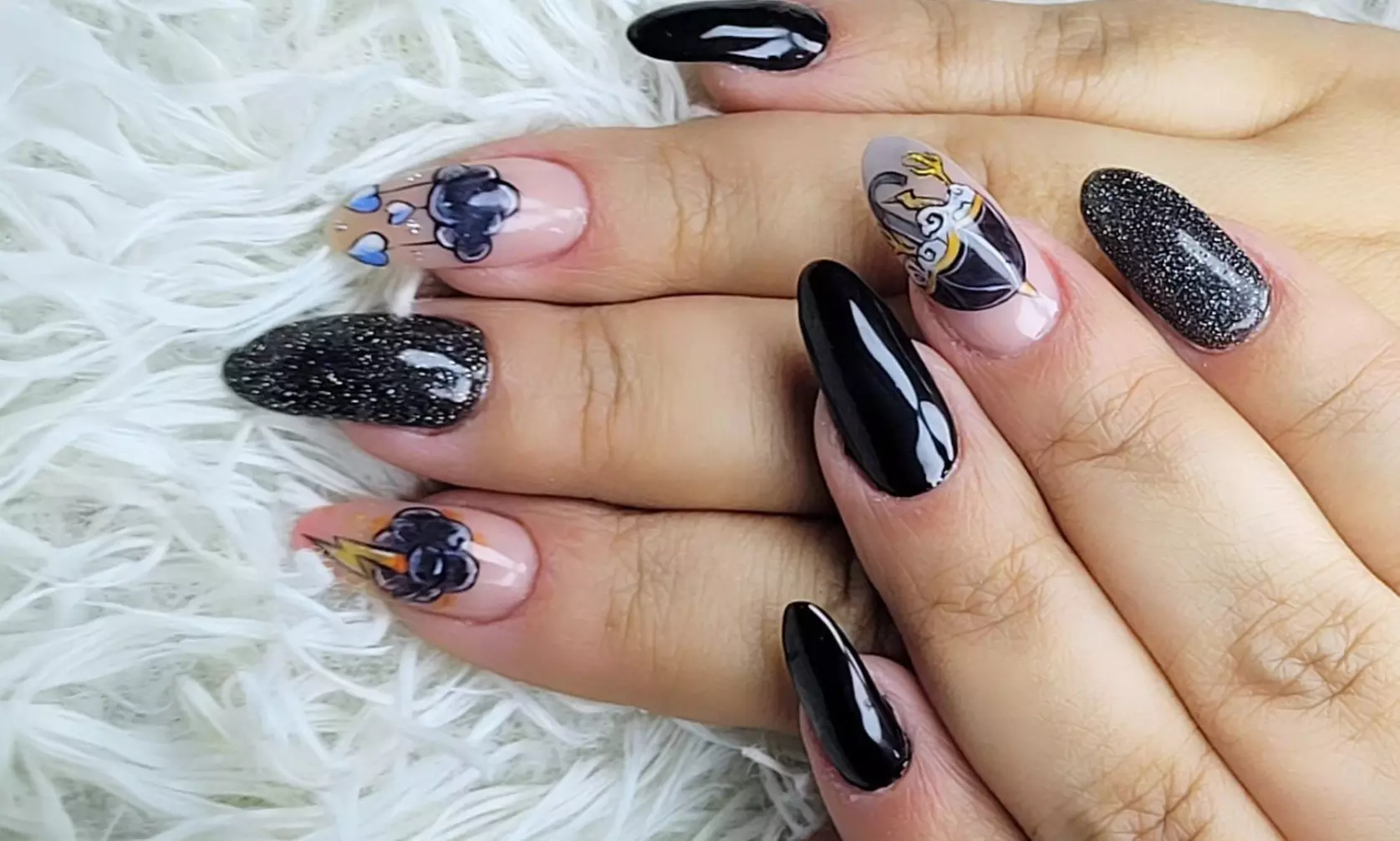 Manicura y/o pedicura normal o semipermanente y primera puesta de uñas