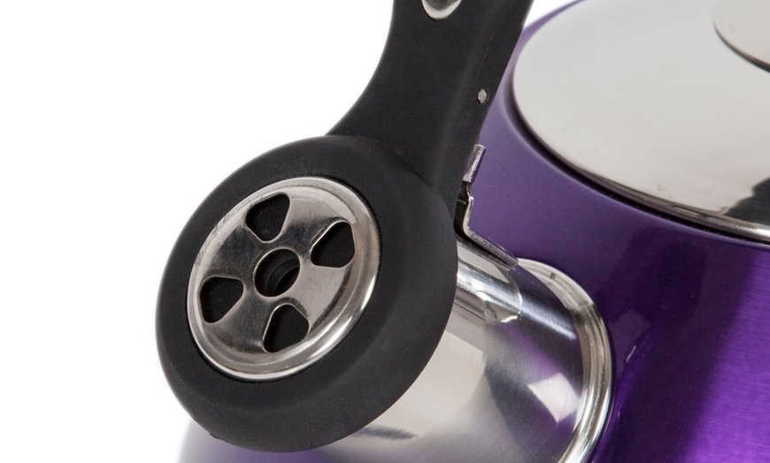 Image 9: Morphy Richards Whistling Kettle