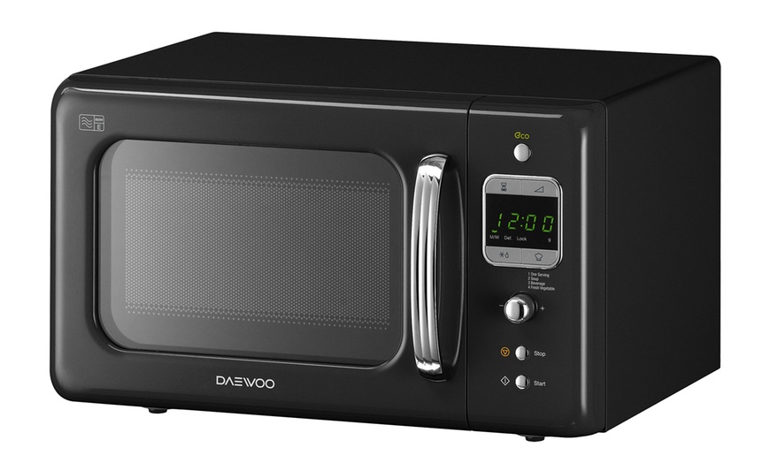 Image 7: Daewoo 800W Retro Microwave