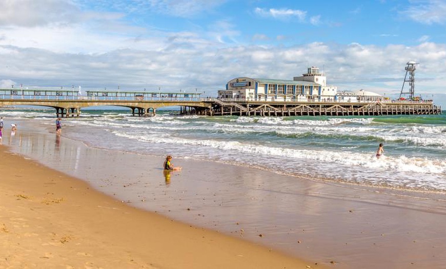 Image 8: Bournemouth: 1 or 2 Nights with Dinner and Wine