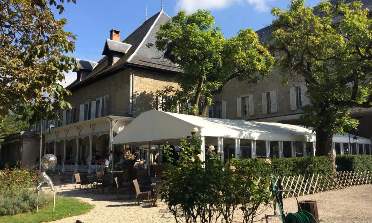 Savoia: camera Charme o suite, degustazione di vino, colazione o Champagne per 2 al Château des Comtes de Challes - Primary Image