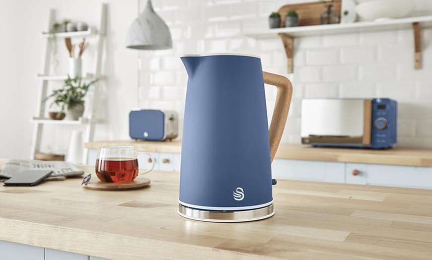 Image 14: Swan Nordic Kettle and Toaster
