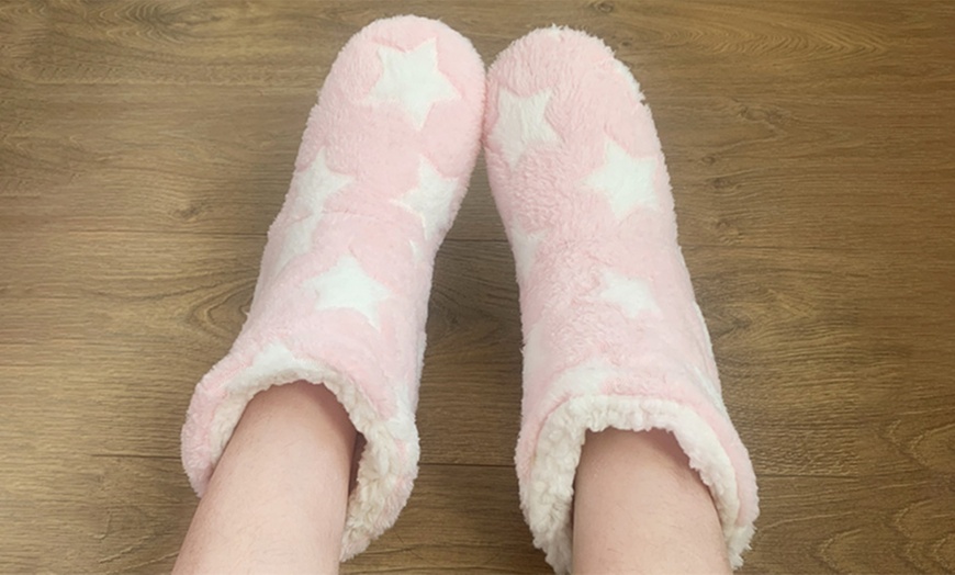 Image 4: One Pair of Women's Non-Slip Fluffy Floor Socks