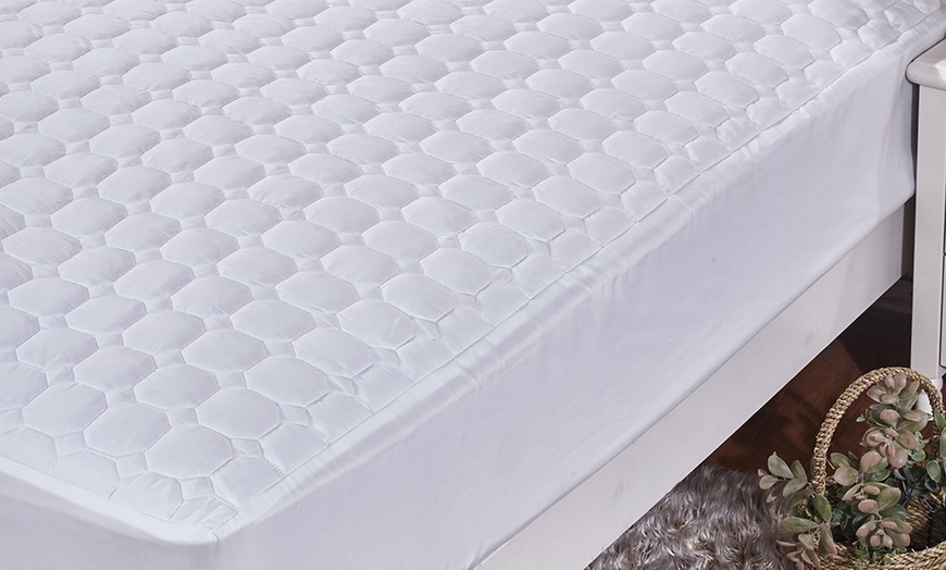 Image 6: Breathable Quilted Mattress Protector